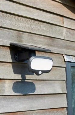 Luxform Intelligent Solar Montevideo 500 Lumen Security Light -Tuingereedschap Winkel 8719099291078 D