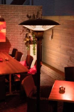 Sunred Terrasverwarmer Heater Barcelona Standing 1500 -Tuingereedschap Winkel BAR 1500S Lifestyle 03 Large