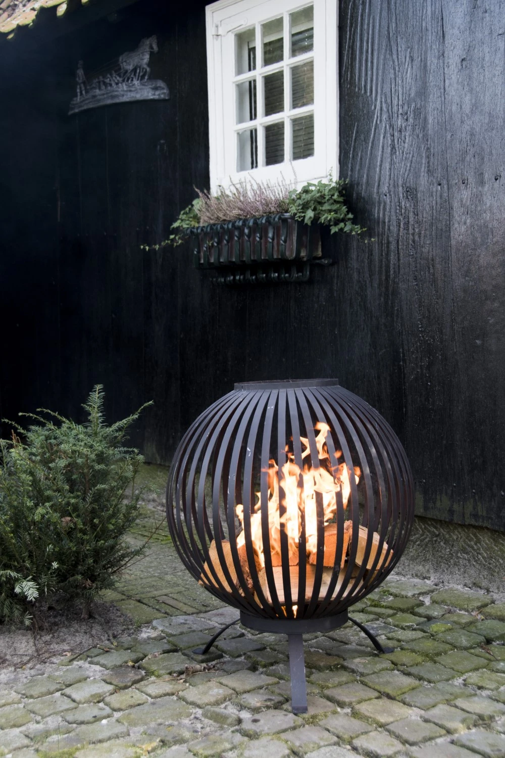 Esschert Vuurbal Strepen Laser Cut Zwart 6 Esschert Vuurbal Strepen Laser Cut Zwart - Afbeelding 4