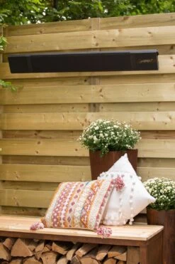 Sunred Terrasverwarmer Heater Nero Wall Hanging 2400 -Tuingereedschap Winkel NER 2400 Lifestyle 01 Large