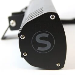 Stenda Terrasverwarmer Calor Sombra 1500 Watt | Terrasheater Matzwart Met Afstandsbediening -Tuingereedschap Winkel Stenda Logo Zijkant